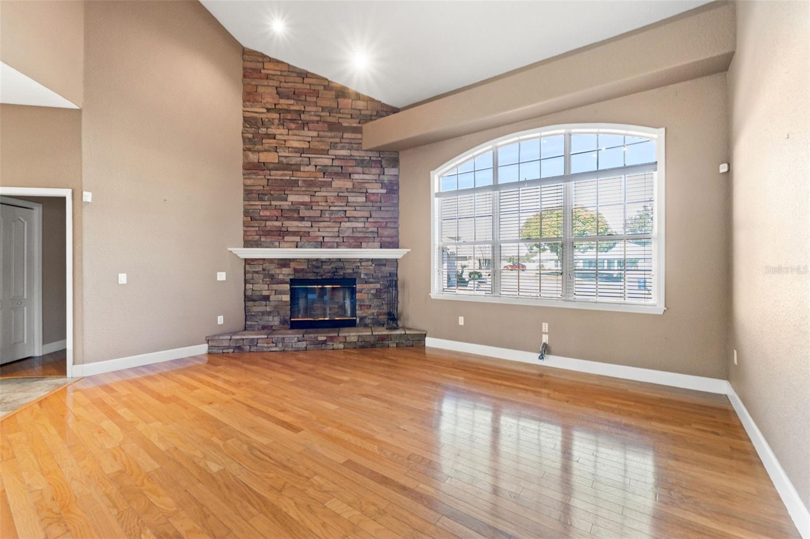 Image 24 of 56 For 421 Nessler Way