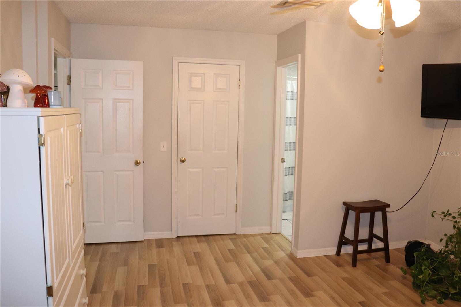 Listing photo id 14 for 12387 Seagate Street