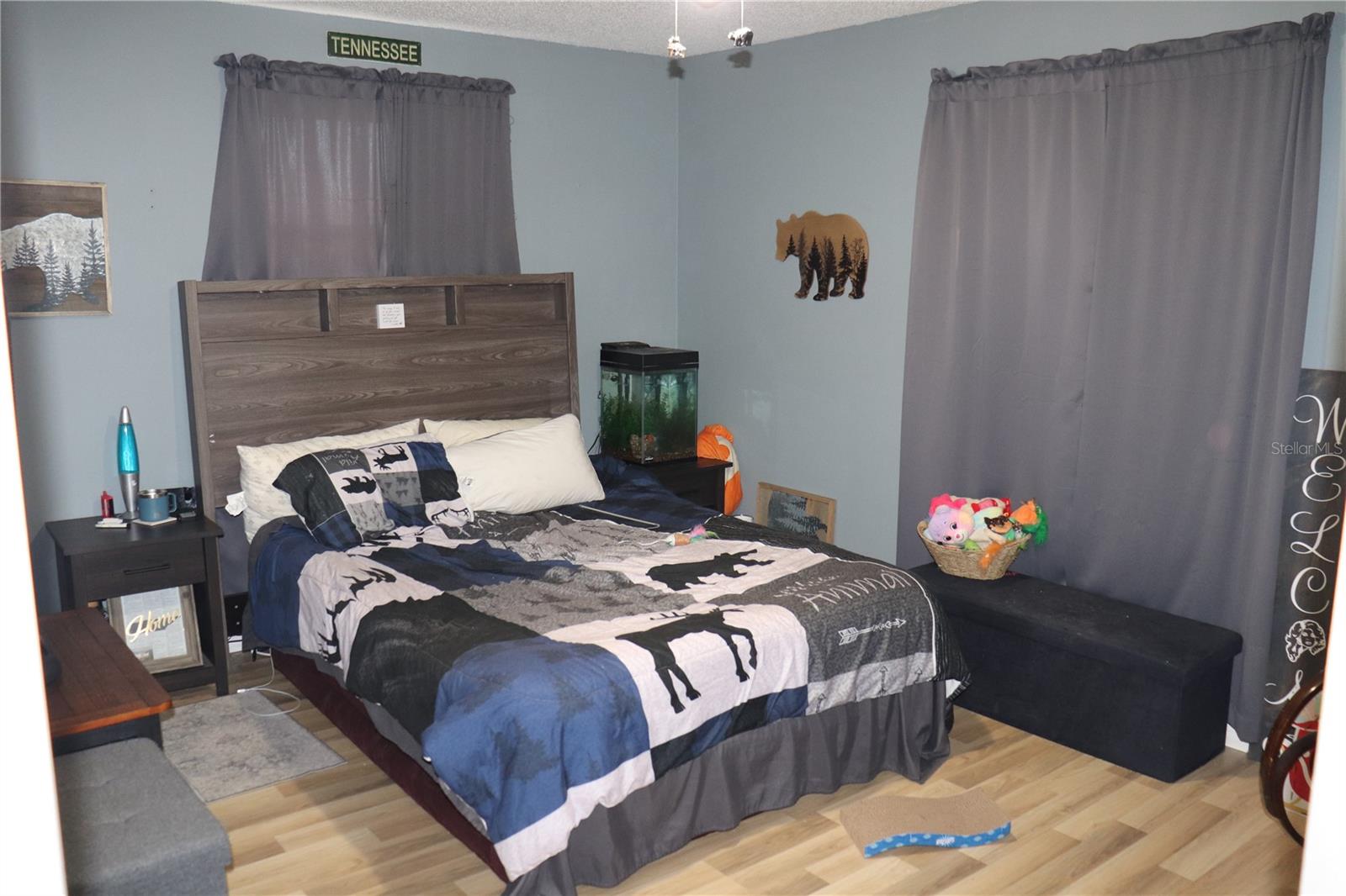 Listing photo id 16 for 12387 Seagate Street