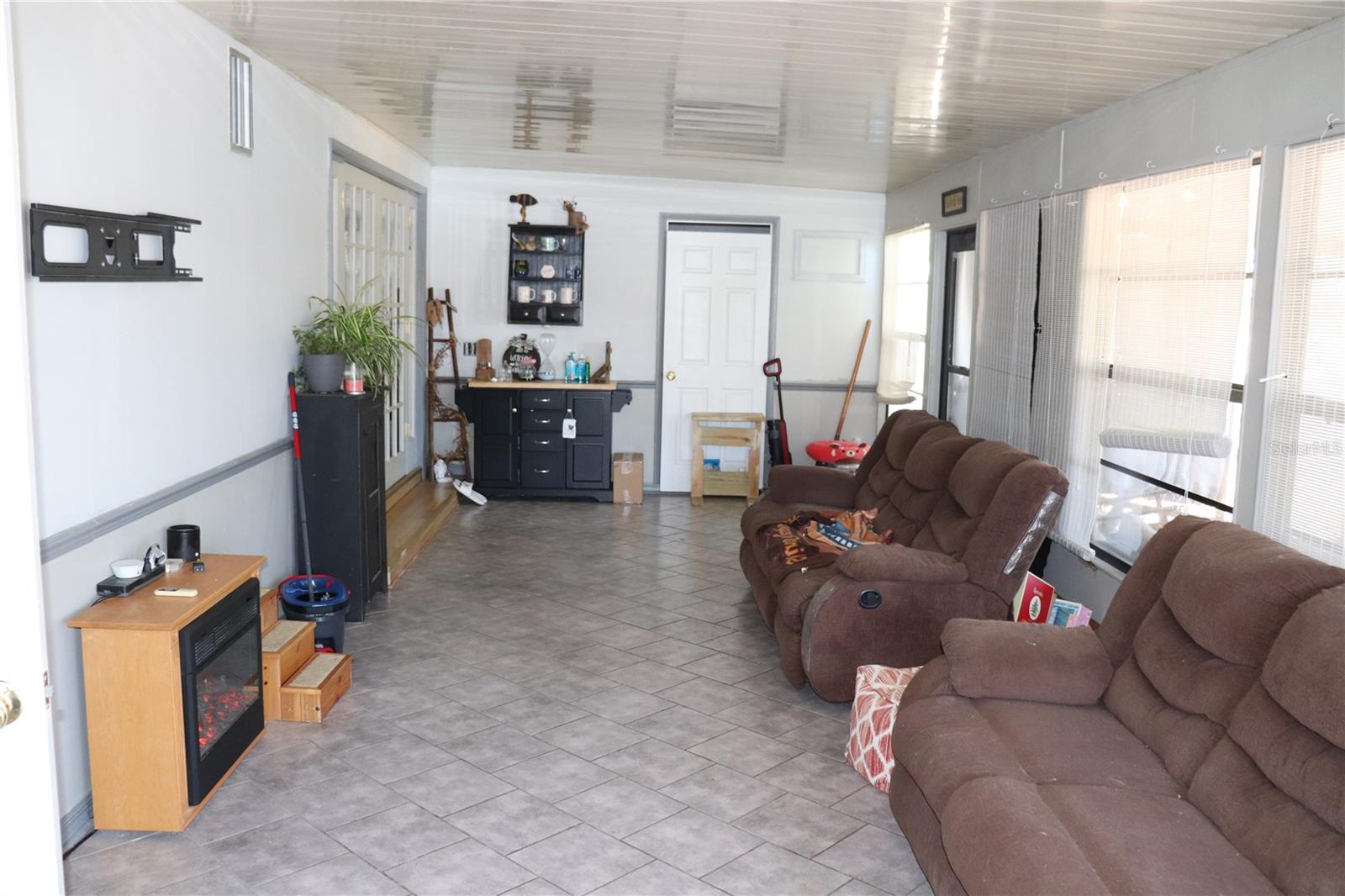 Listing photo id 26 for 12387 Seagate Street