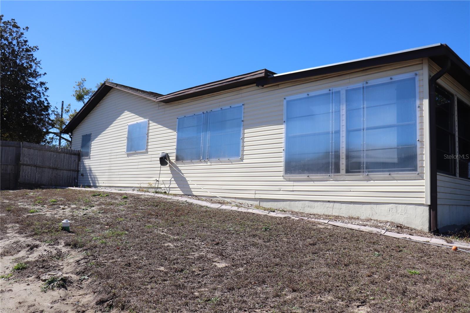 Listing photo id 32 for 12387 Seagate Street