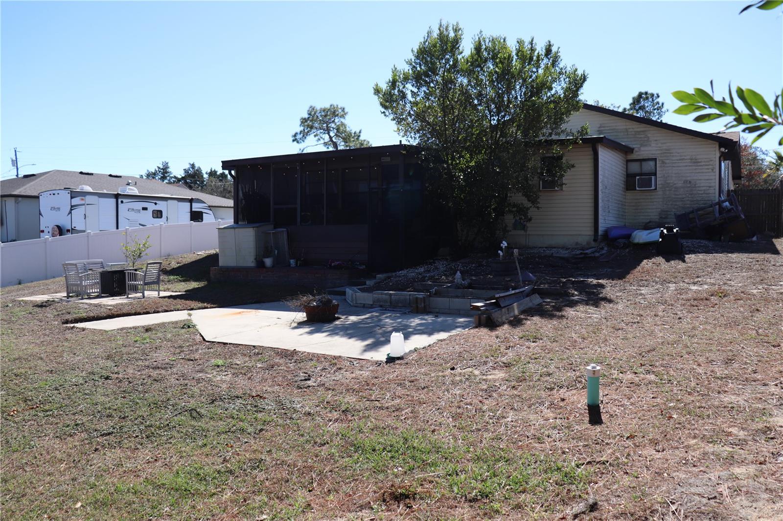 Listing photo id 40 for 12387 Seagate Street