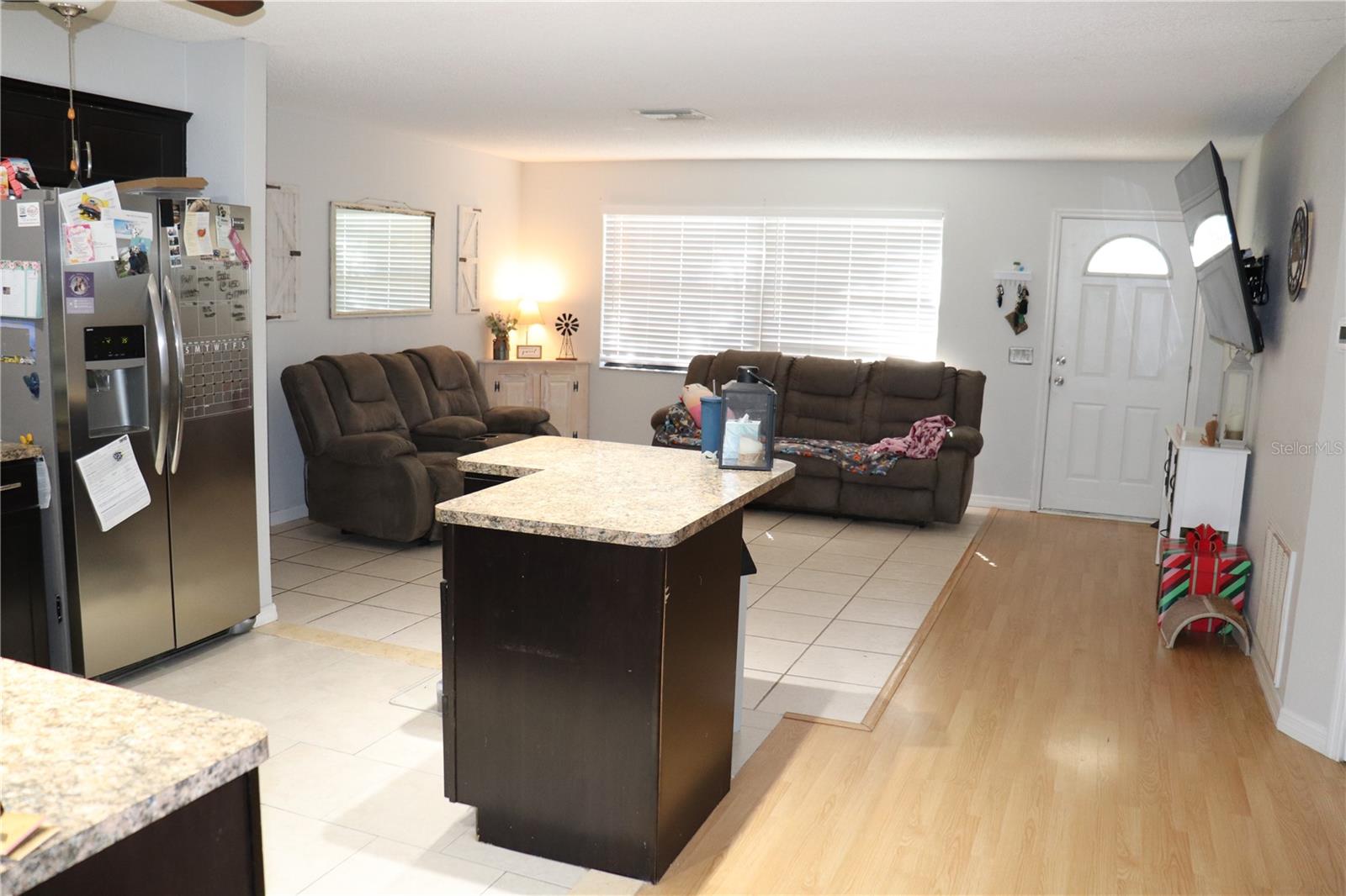 Listing photo id 7 for 12387 Seagate Street