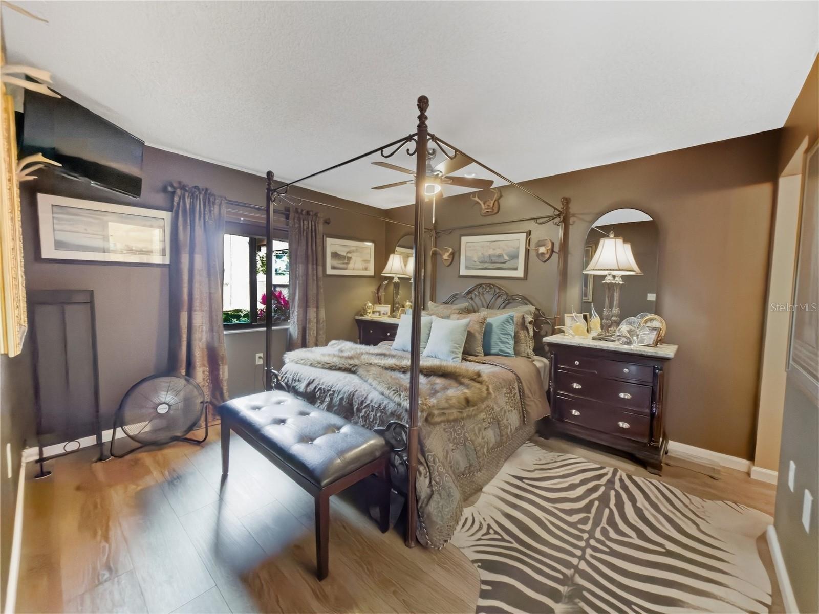 Image 19 of 49 For 7325 Greystone Drive