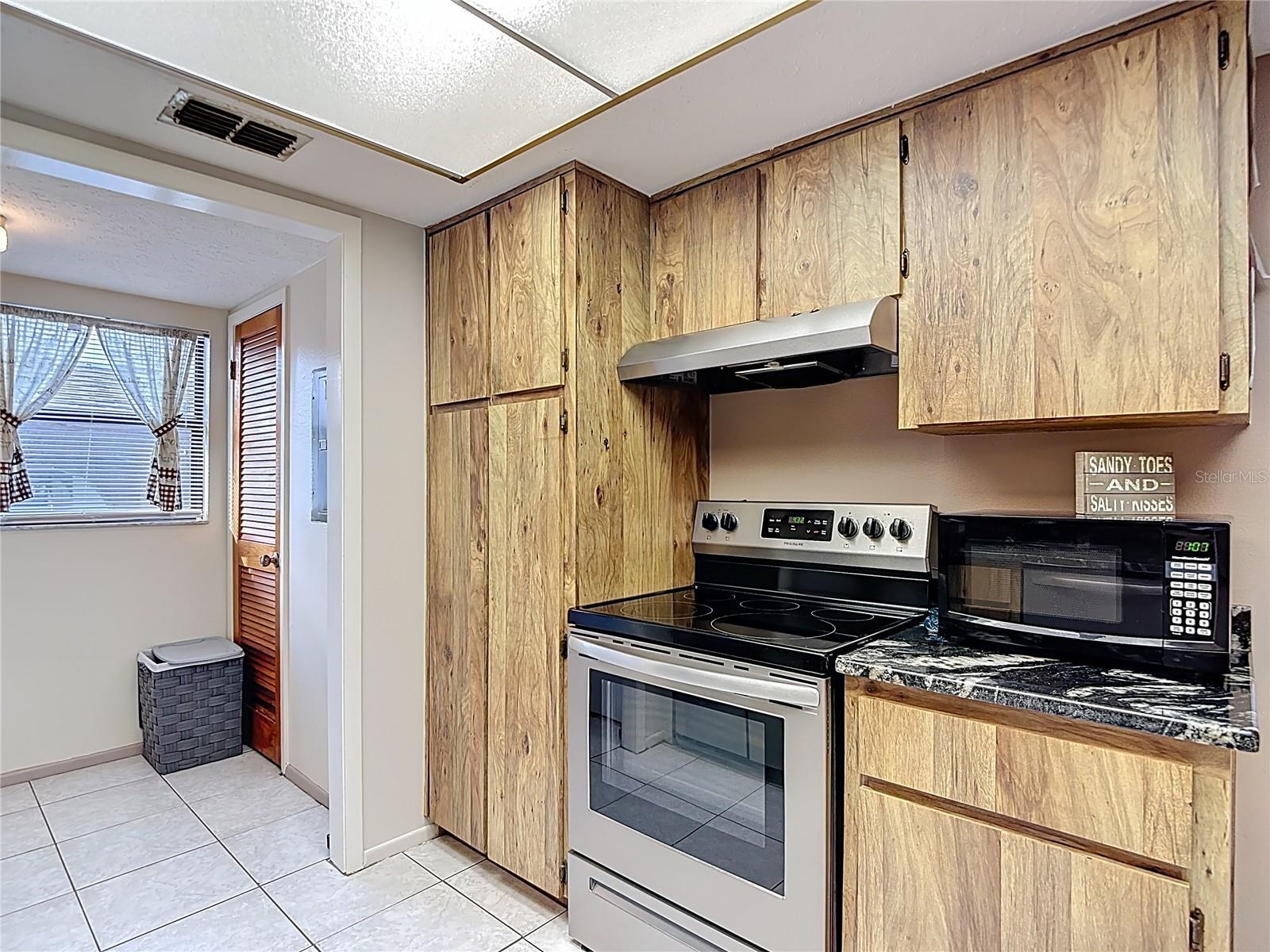 Image 12 of 65 For 7623 Radcliffe Circle 101a