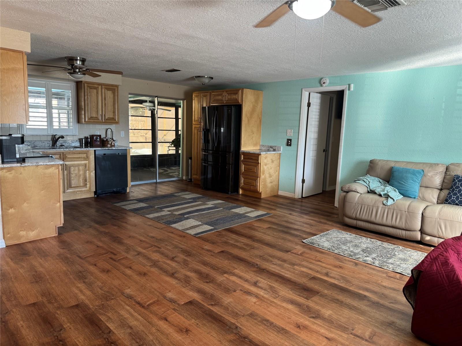 Image 5 of 13 For 7833 Teal Drive