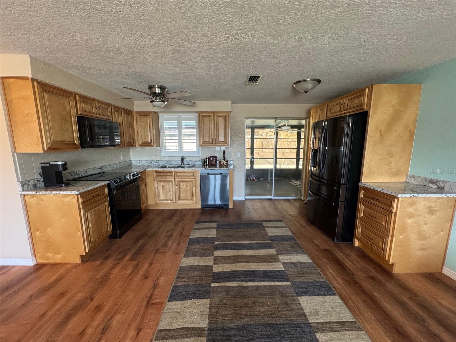 Image 6 of 13 For 7833 Teal Drive