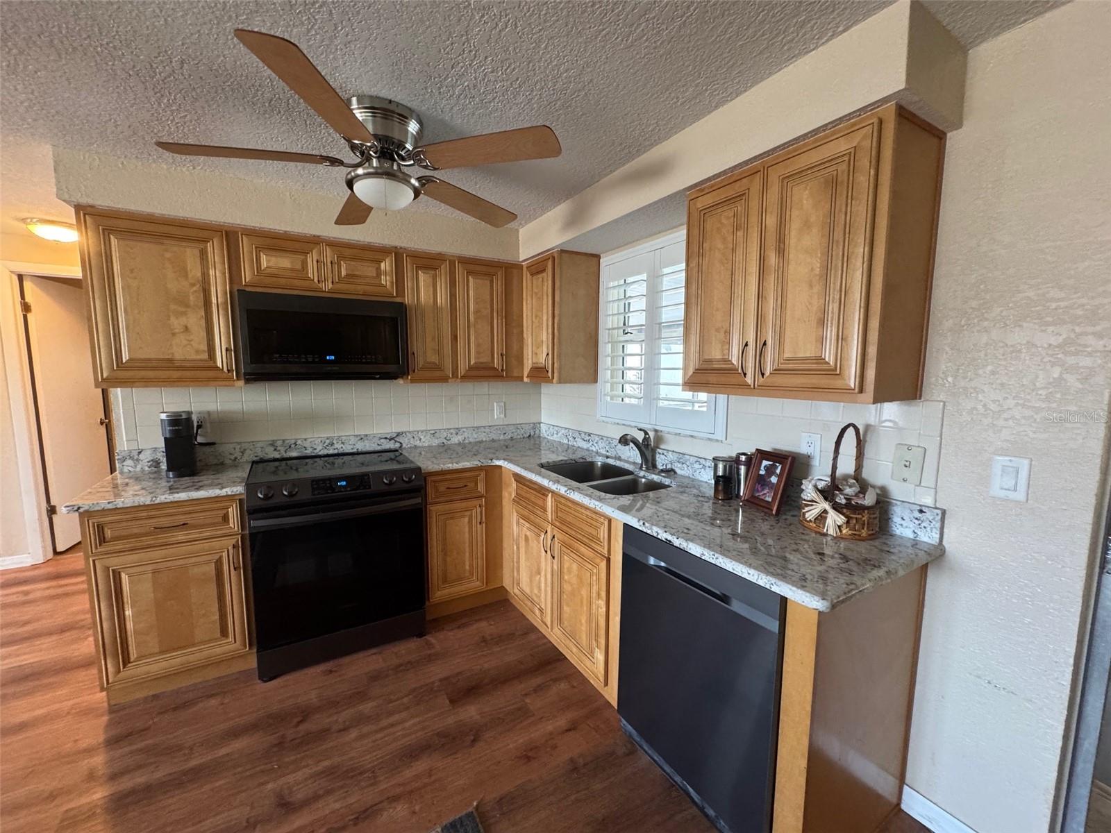 Image 7 of 13 For 7833 Teal Drive