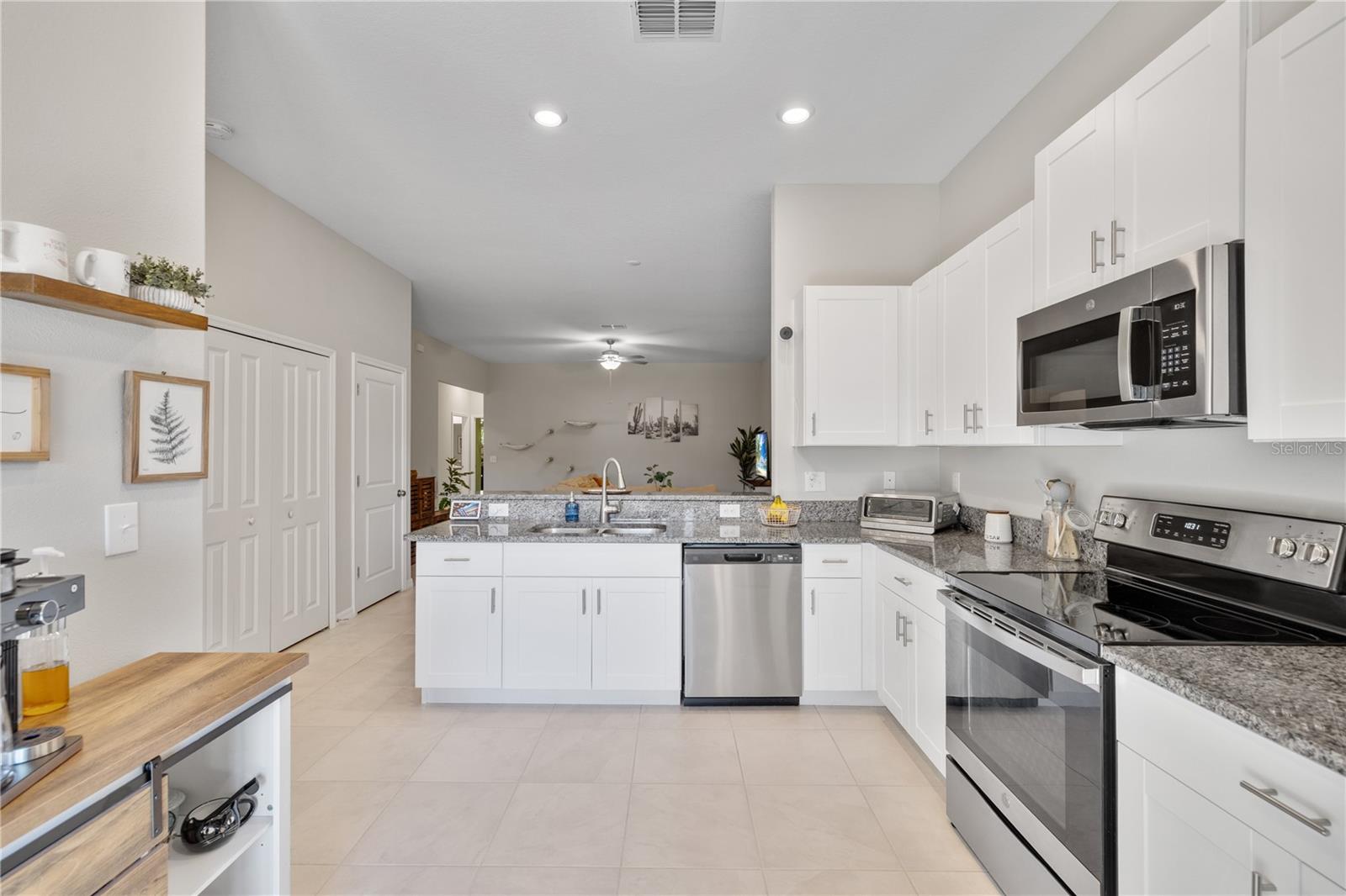 Image 11 of 44 For 14042 Weddington Terrace