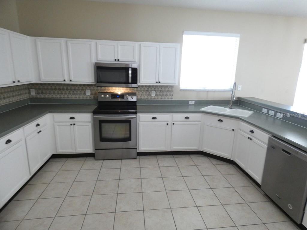 Image 17 of 33 For 19726 Timberbluff Drive