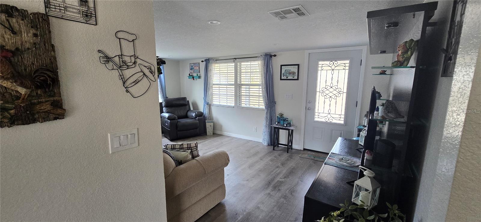 Image 9 of 42 For 20406 Peachtree Lane