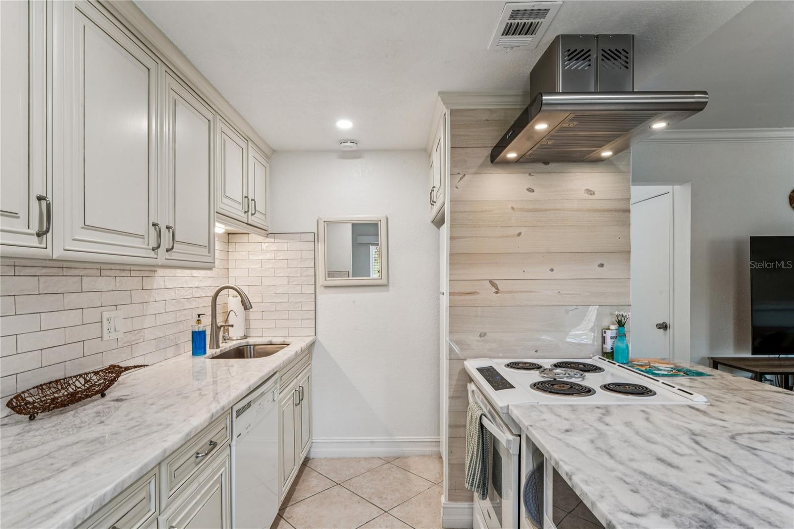 Image 14 of 46 For 8931 Blind Pass Road 355