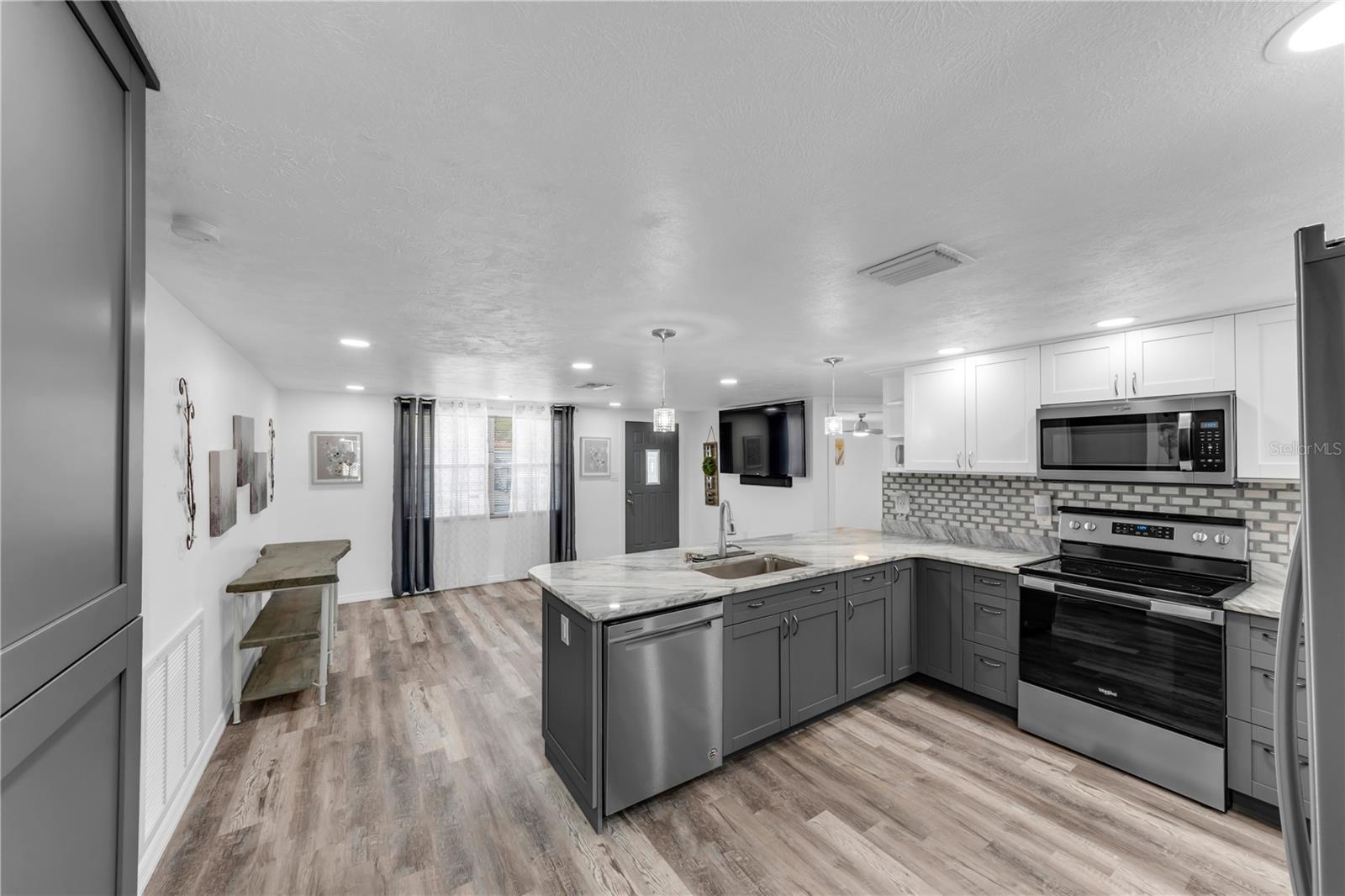 Image 9 of 51 For 3415 Salisbury Drive