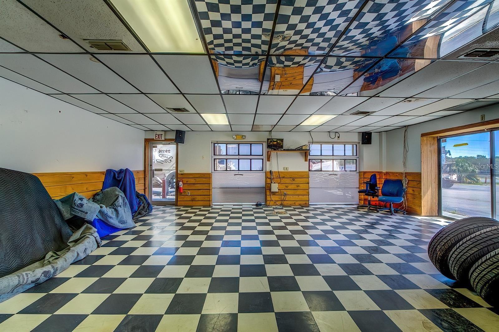 Listing photo id 8 for 29114 Cortez Boulevard