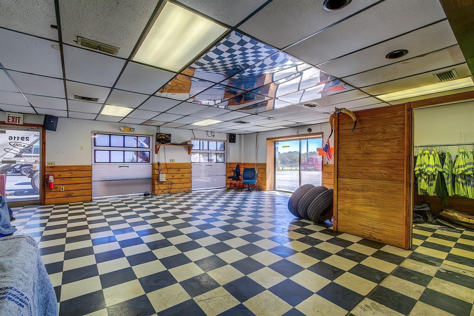 Listing photo id 9 for 29114 Cortez Boulevard