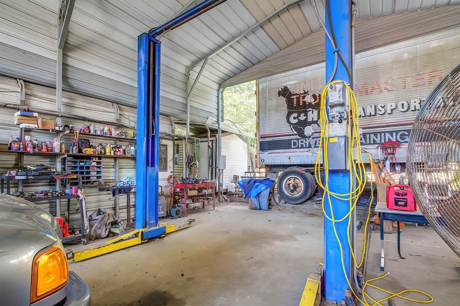 Listing photo id 5 for 29114 Cortez Boulevard