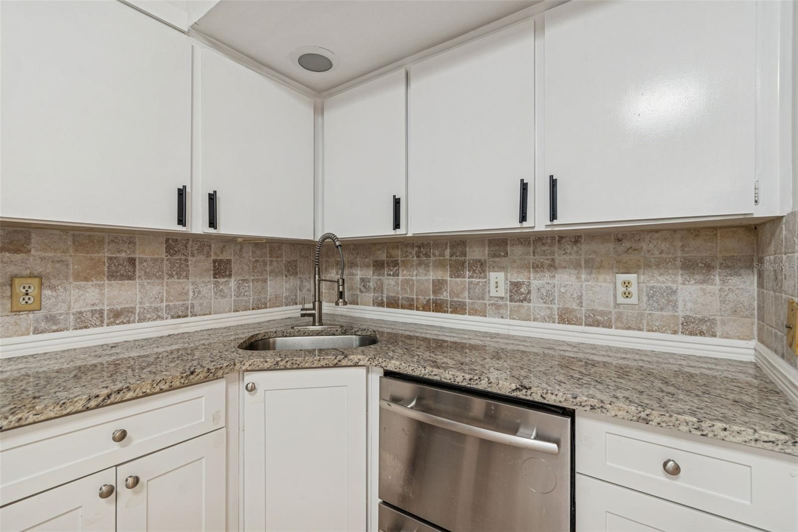 Image 28 of 96 For 1930 Gregory Drive