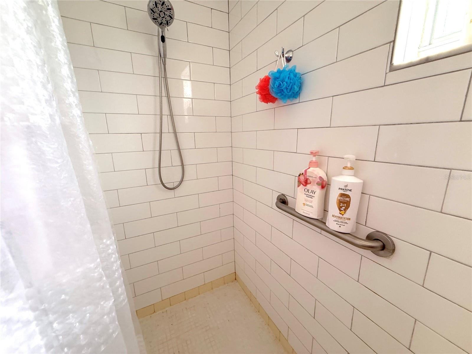 Image 21 of 35 For 8014 Casuarina Drive