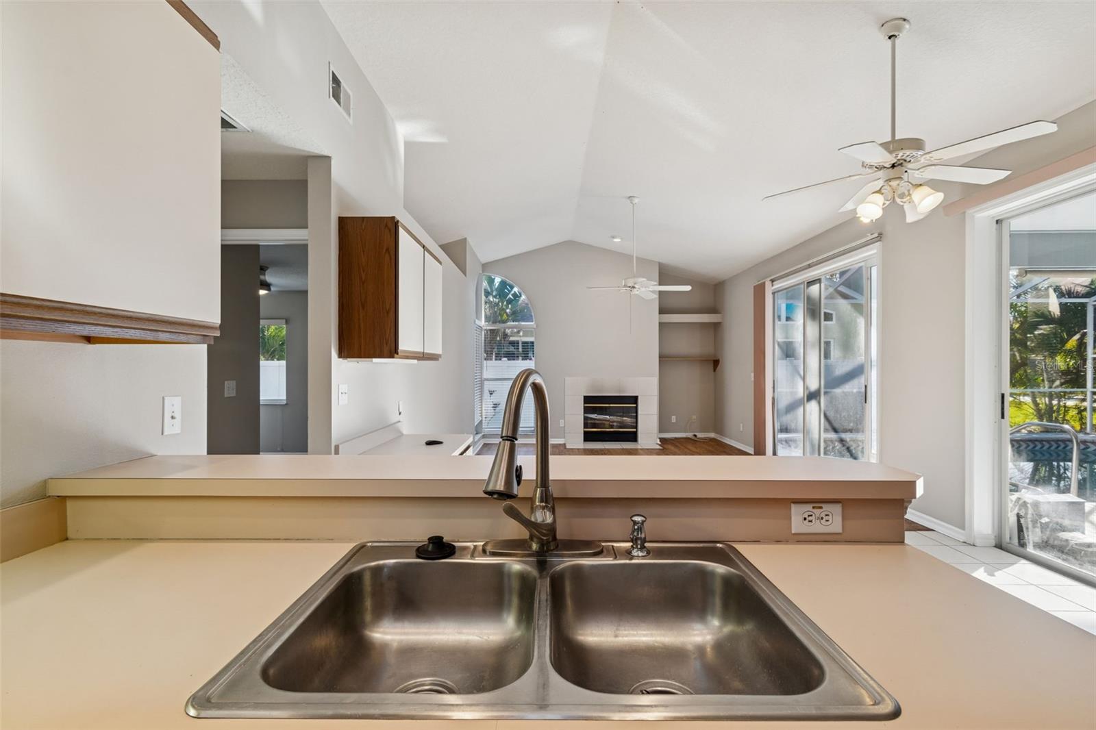 Image 33 of 79 For 377 Wood Chuck Avenue