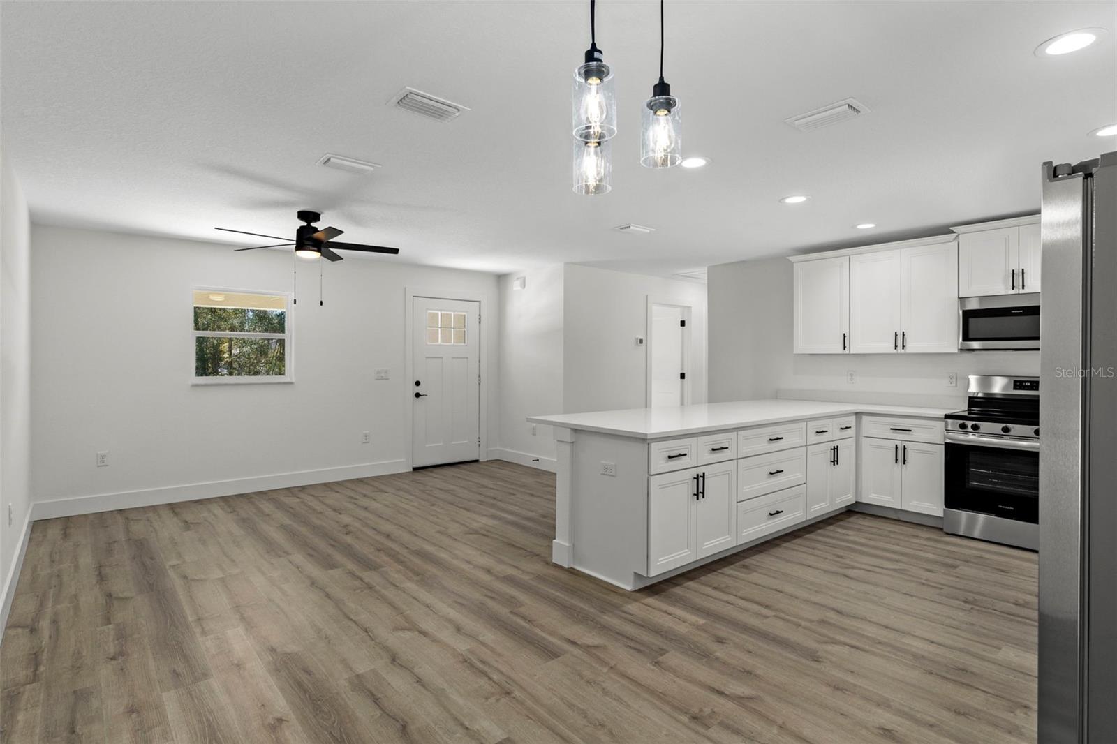 Image 13 of 38 For 14197 Red Marlin Avenue