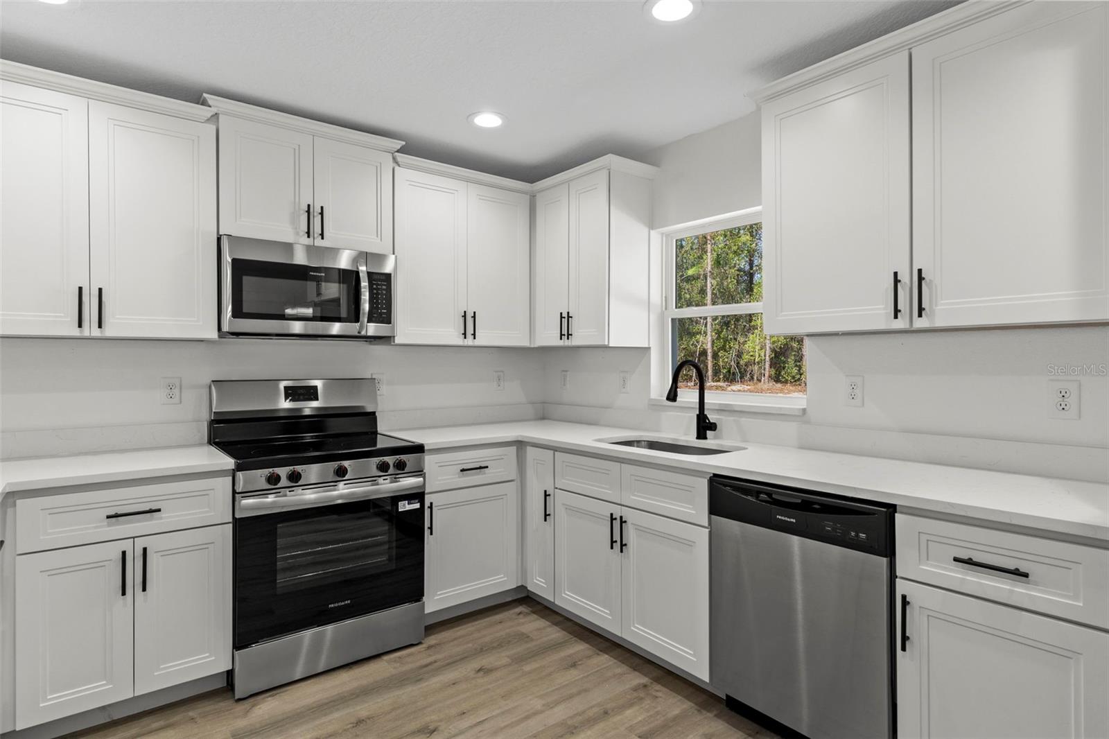 Image 15 of 38 For 14197 Red Marlin Avenue