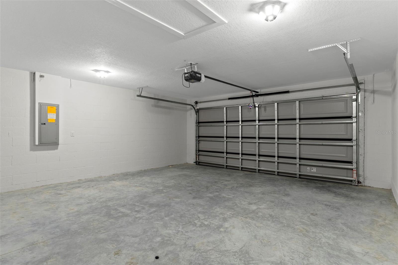 Image 32 of 38 For 14197 Red Marlin Avenue