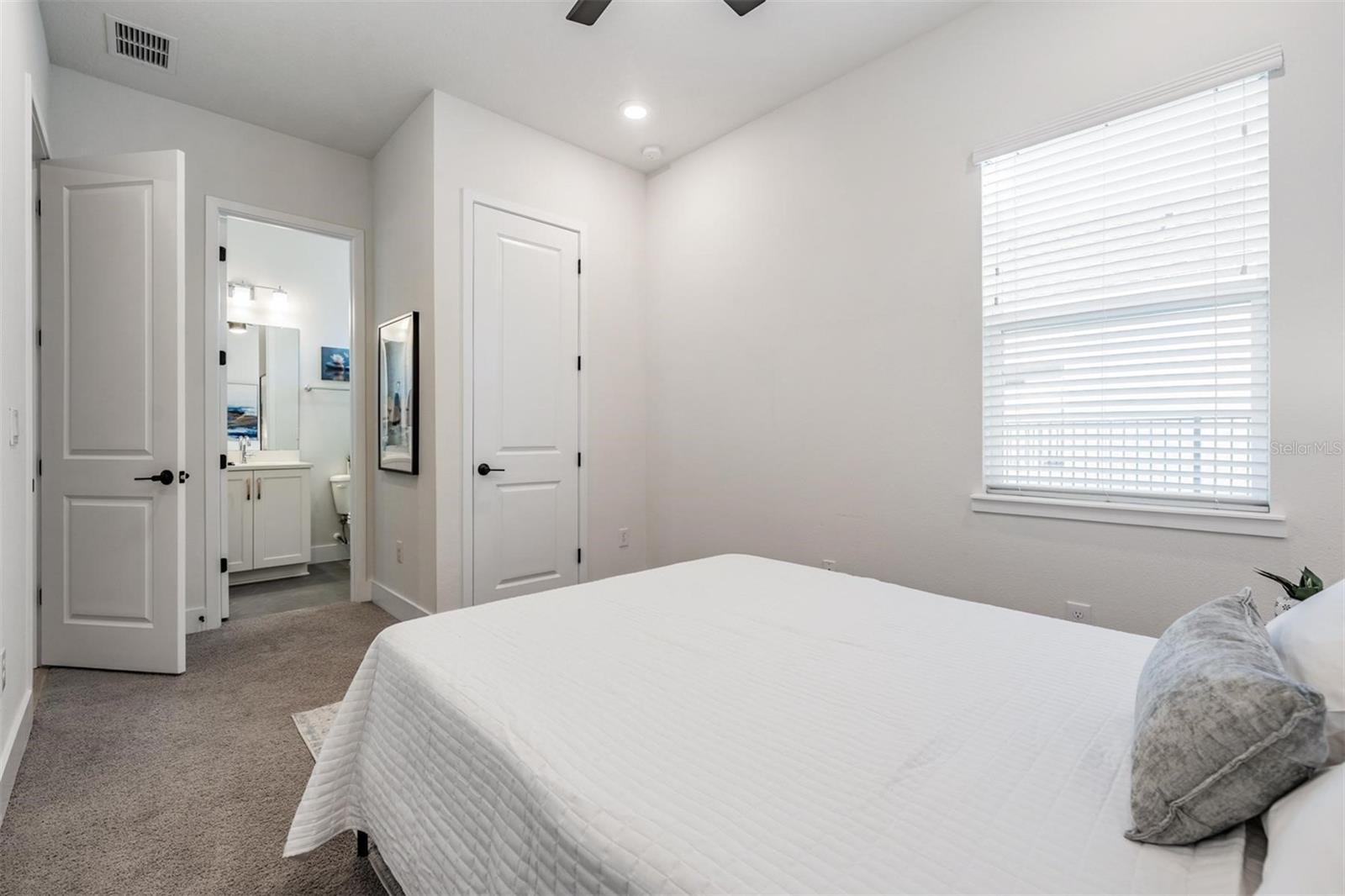 Image 24 of 51 For 3378 Tour Trace