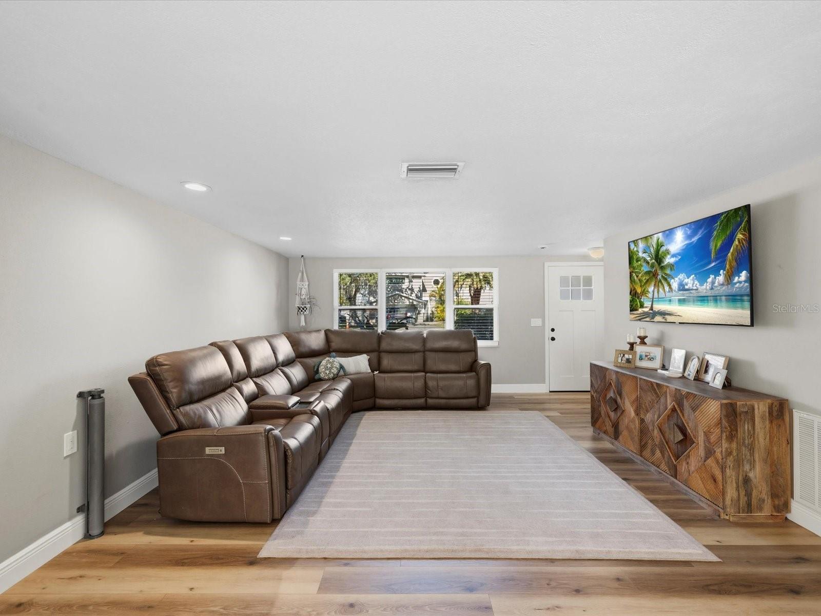 Image 7 of 90 For 5532 Berlin Drive