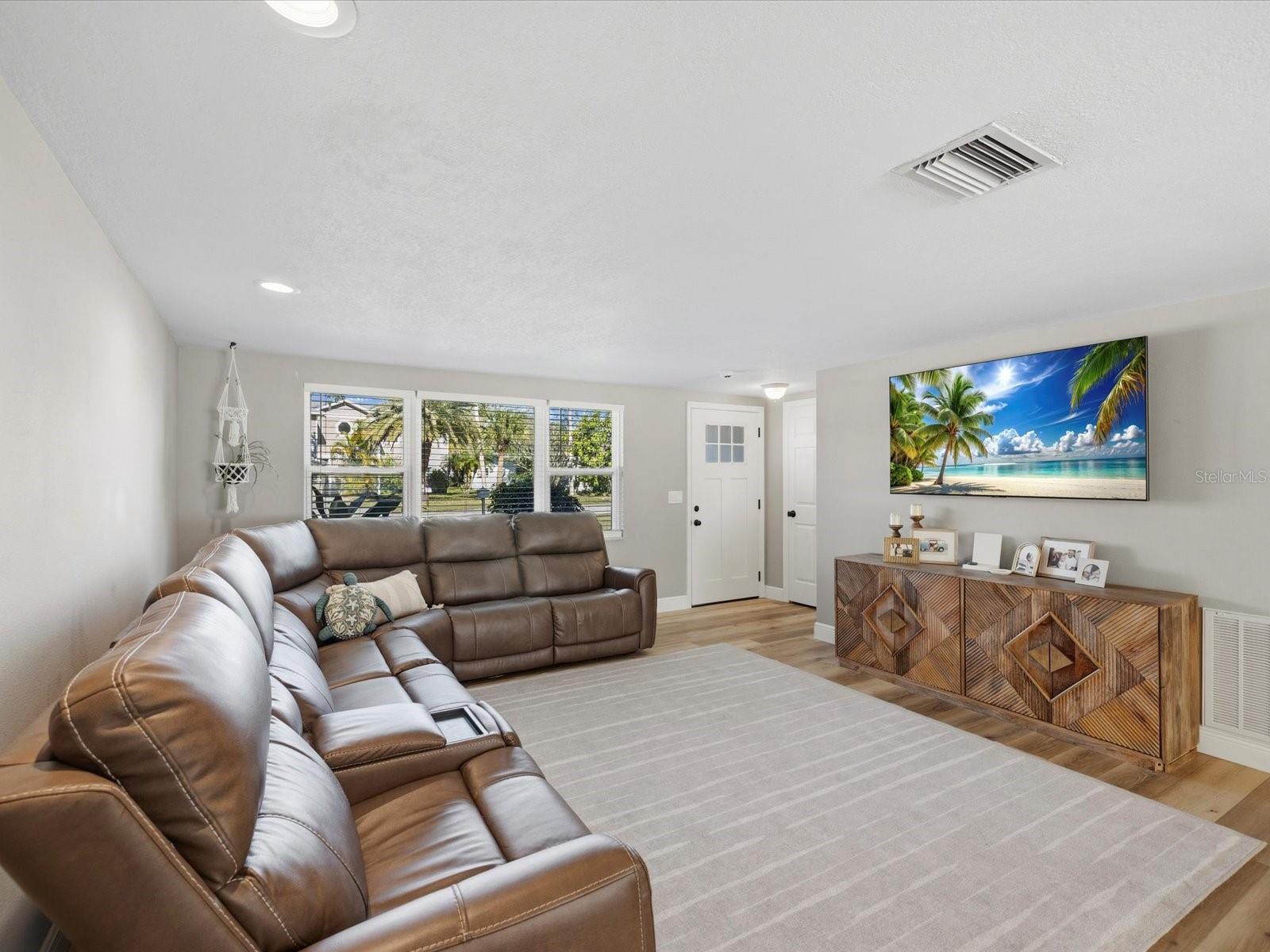 Image 8 of 90 For 5532 Berlin Drive