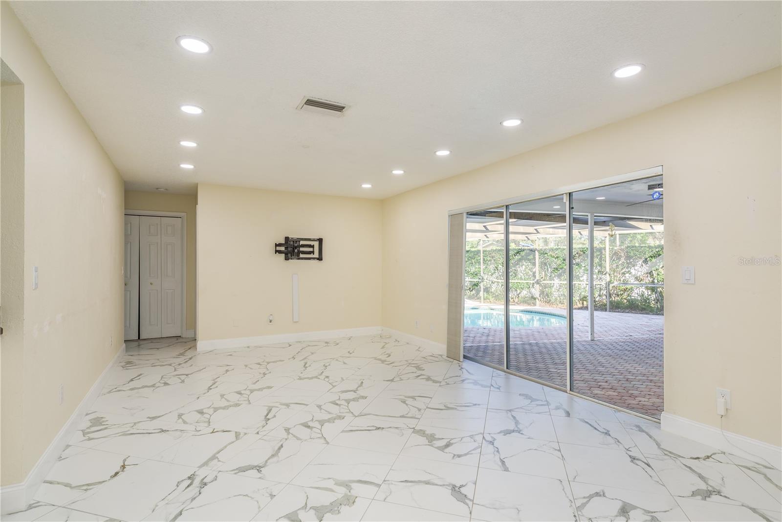 Image 13 of 47 For 2654 Augusta Drive N