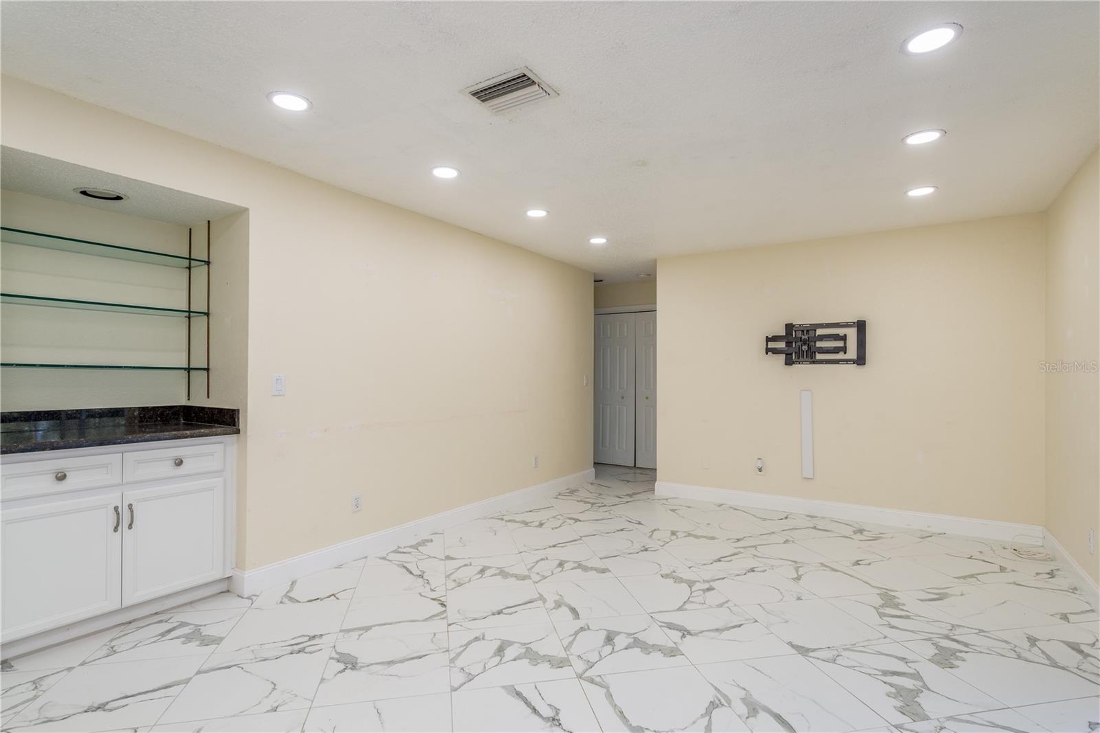 Image 14 of 47 For 2654 Augusta Drive N