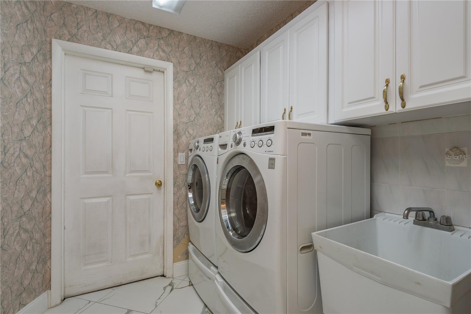 Image 36 of 47 For 2654 Augusta Drive N