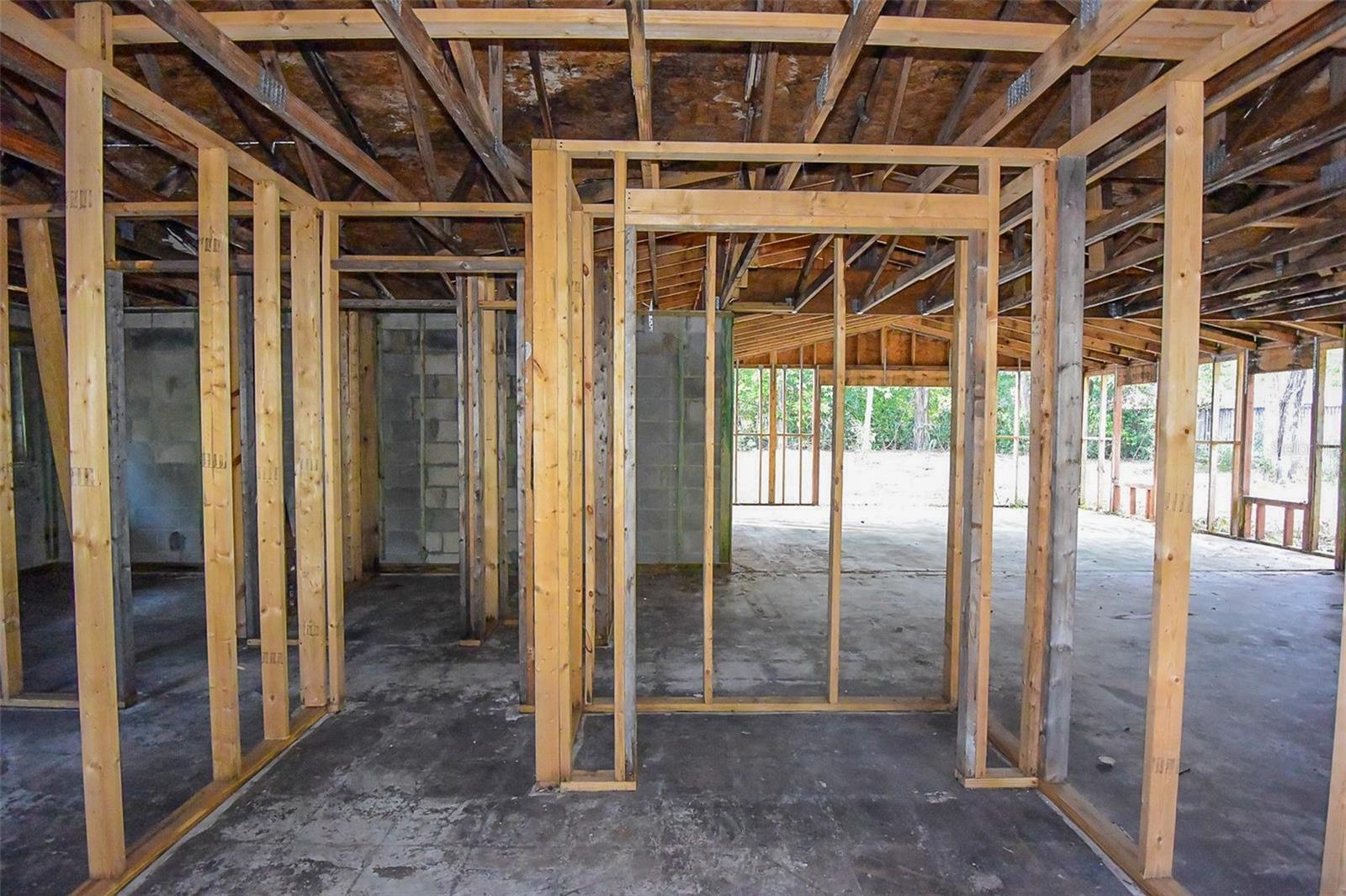 Image 11 of 29 For 343 Lincoln Avenue