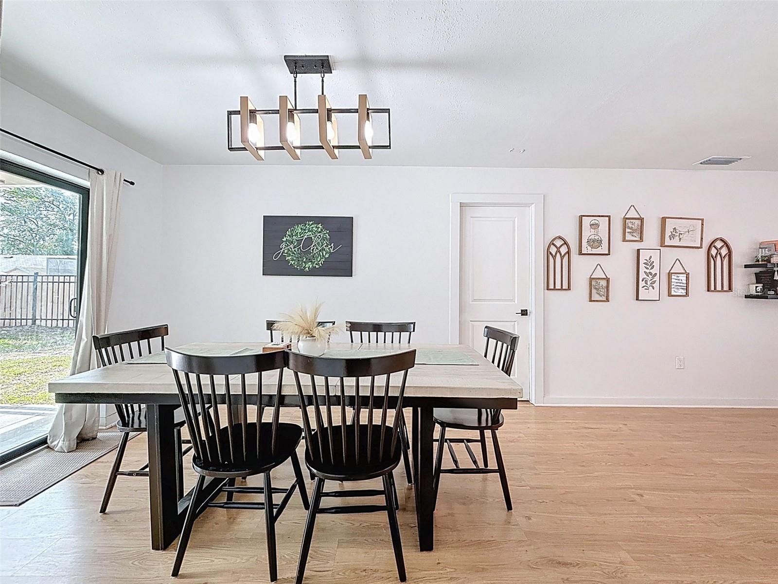 Image 20 of 29 For 1652 Larkin Road