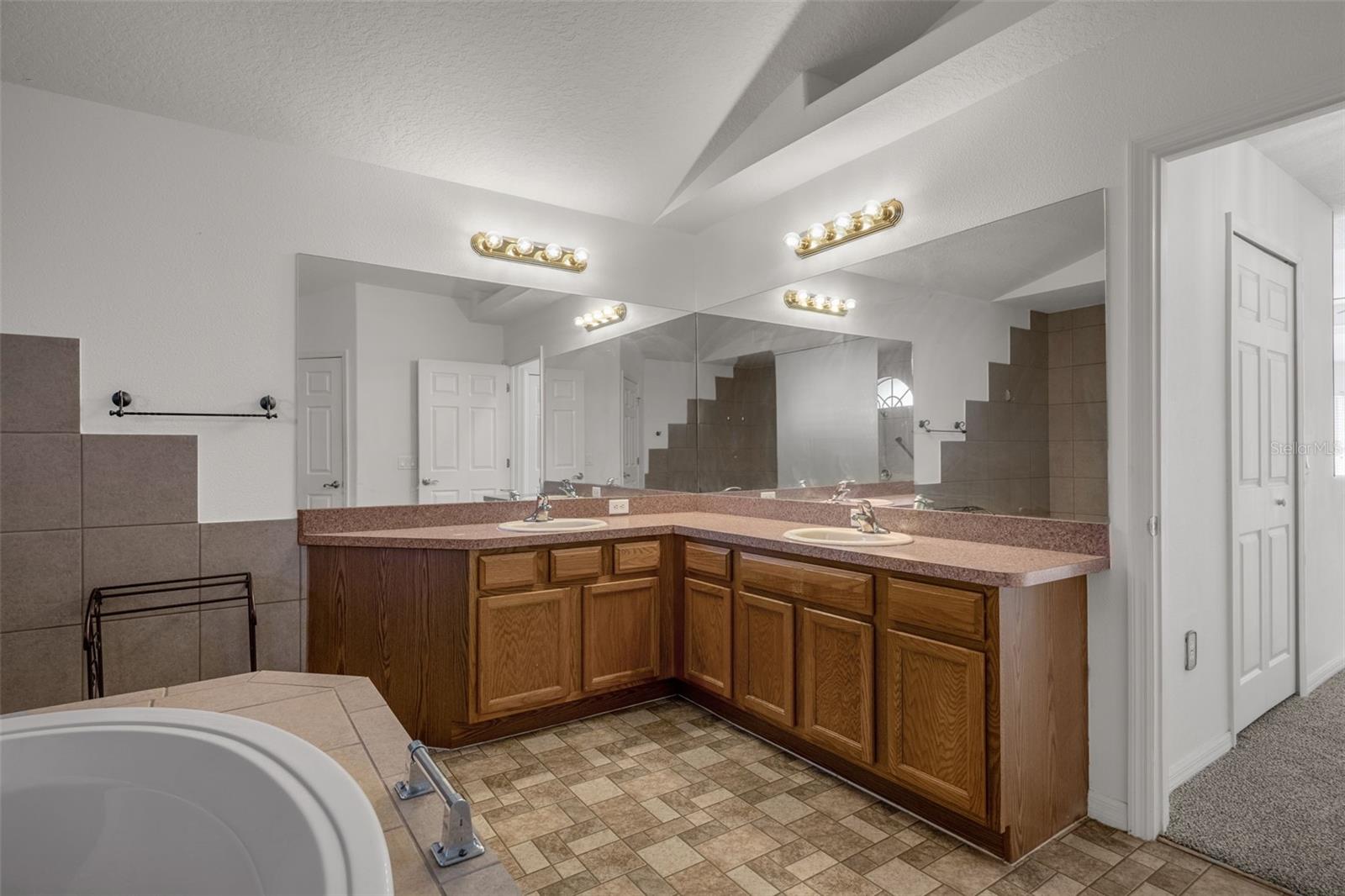 Image 42 of 79 For 7285 Nightwalker Road