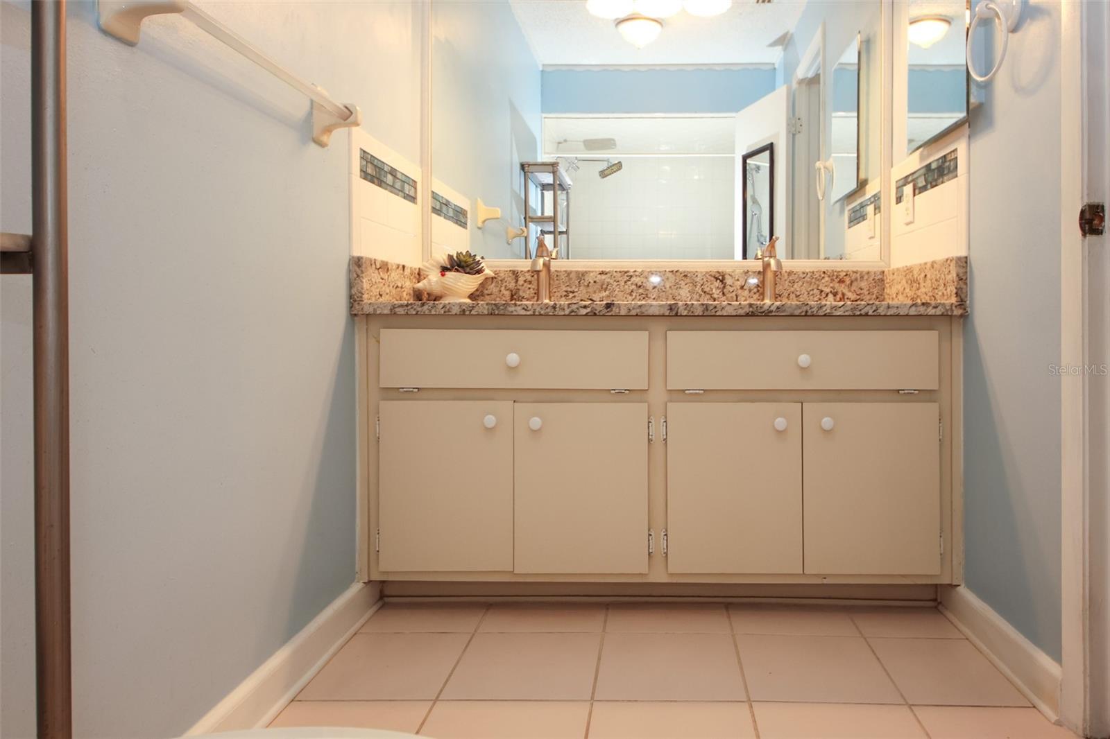 Image 17 of 34 For 12432 Knollbrook Lane