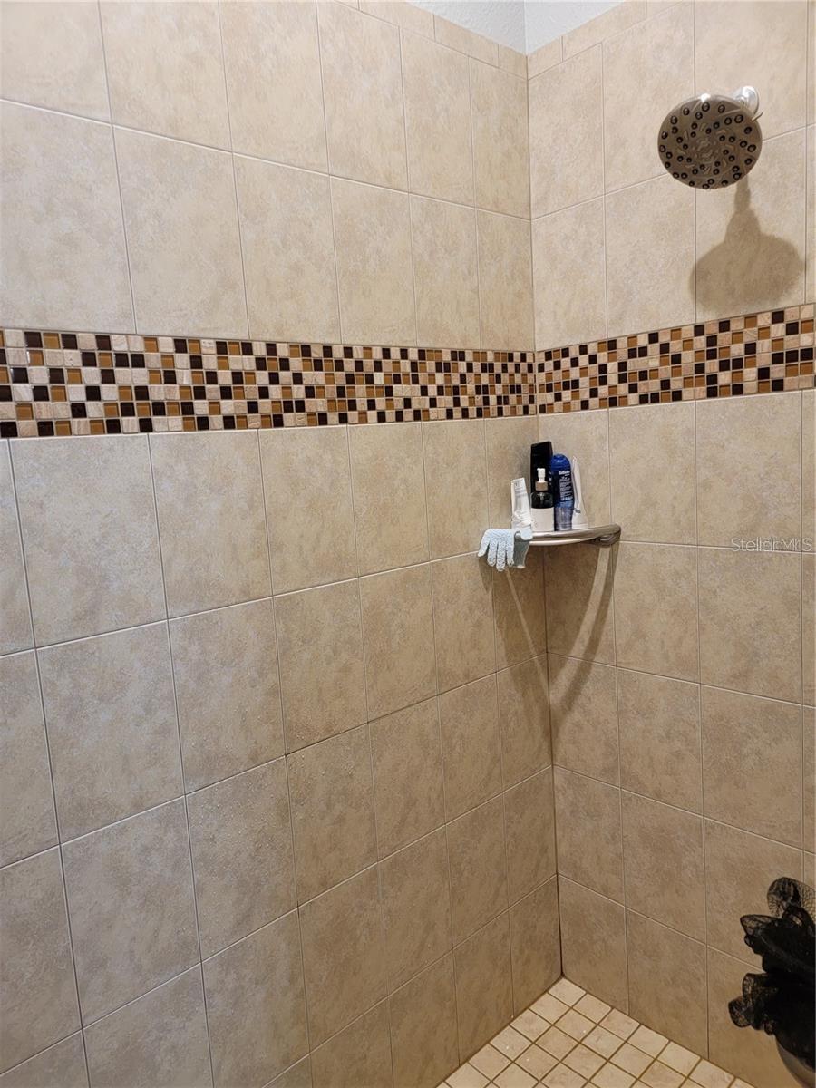 Listing photo id 12 for 4748 Wheel House Drive