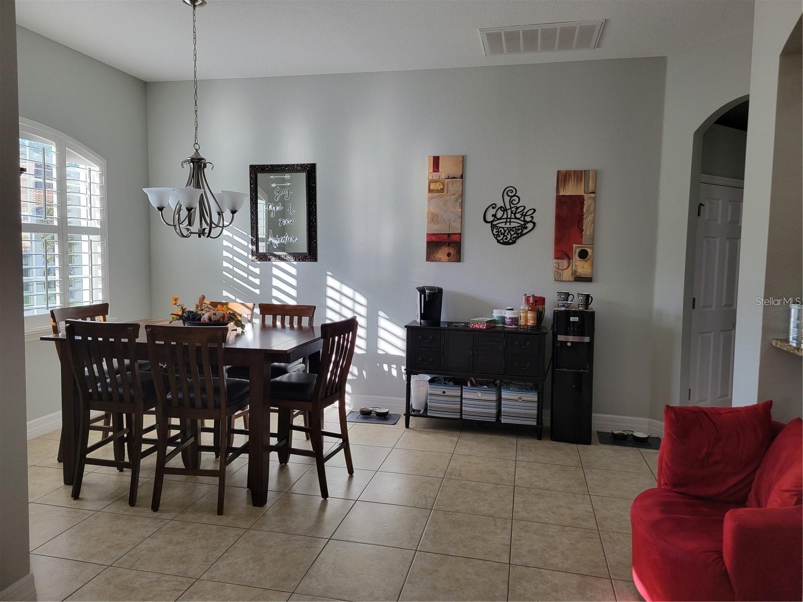 Listing photo id 4 for 4748 Wheel House Drive