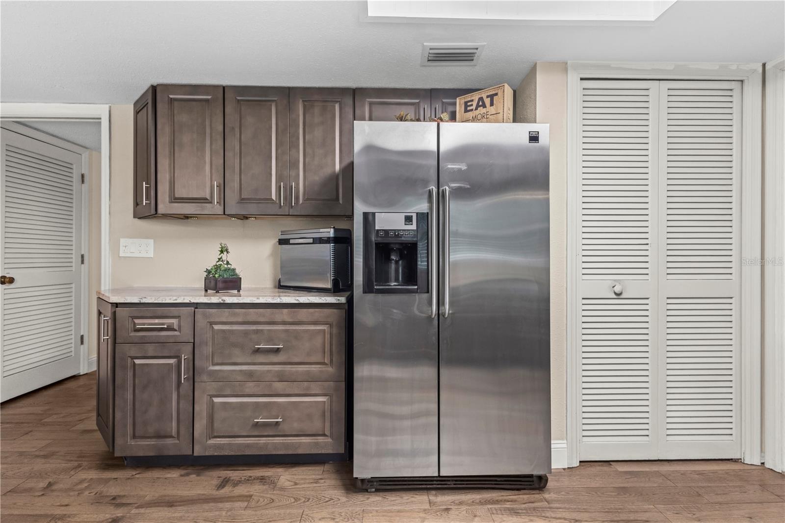 Image 10 of 69 For 1437 Glenview Road