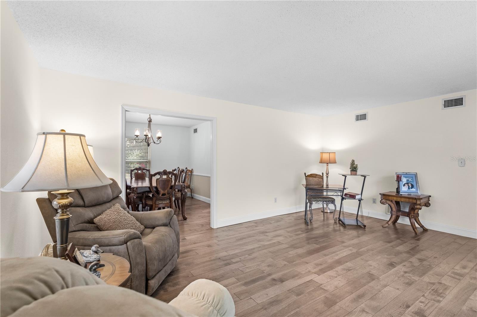 Image 4 of 69 For 1437 Glenview Road