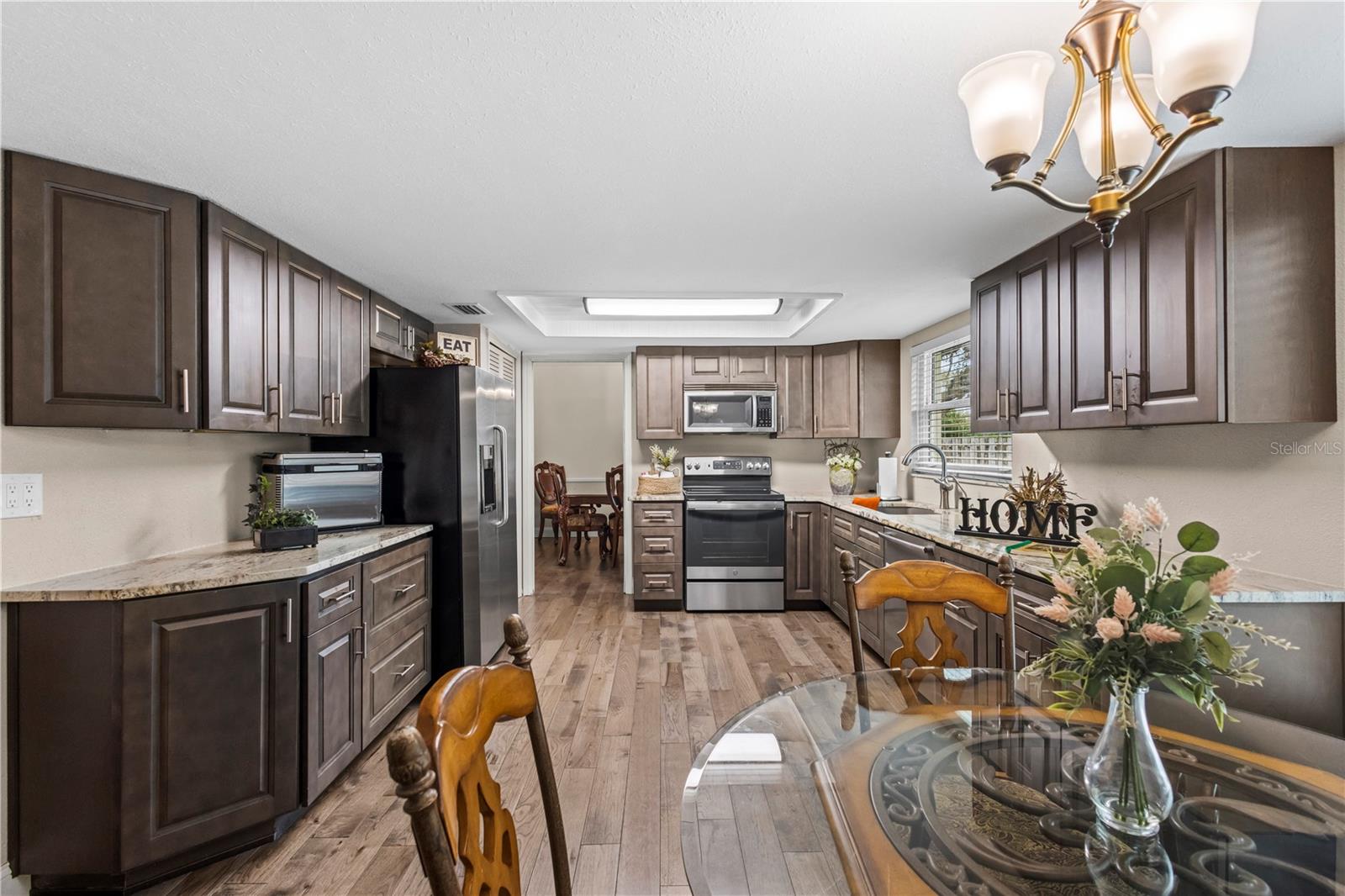 Image 8 of 69 For 1437 Glenview Road