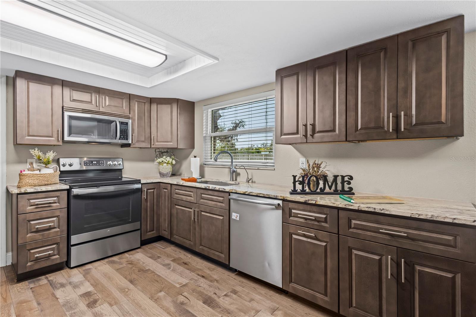 Image 9 of 69 For 1437 Glenview Road