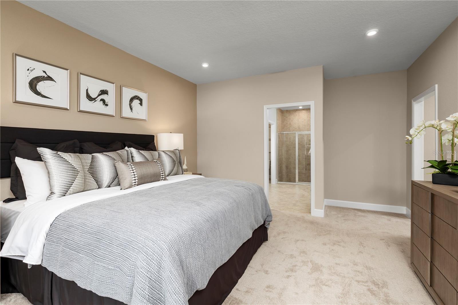 Image 5 of 11 For 16384 Queen Palm Drive