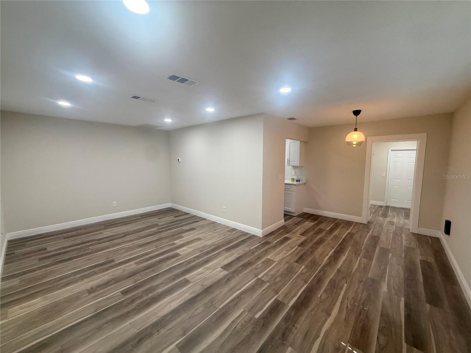 Image 3 of 16 For 1244 London Avenue 1244