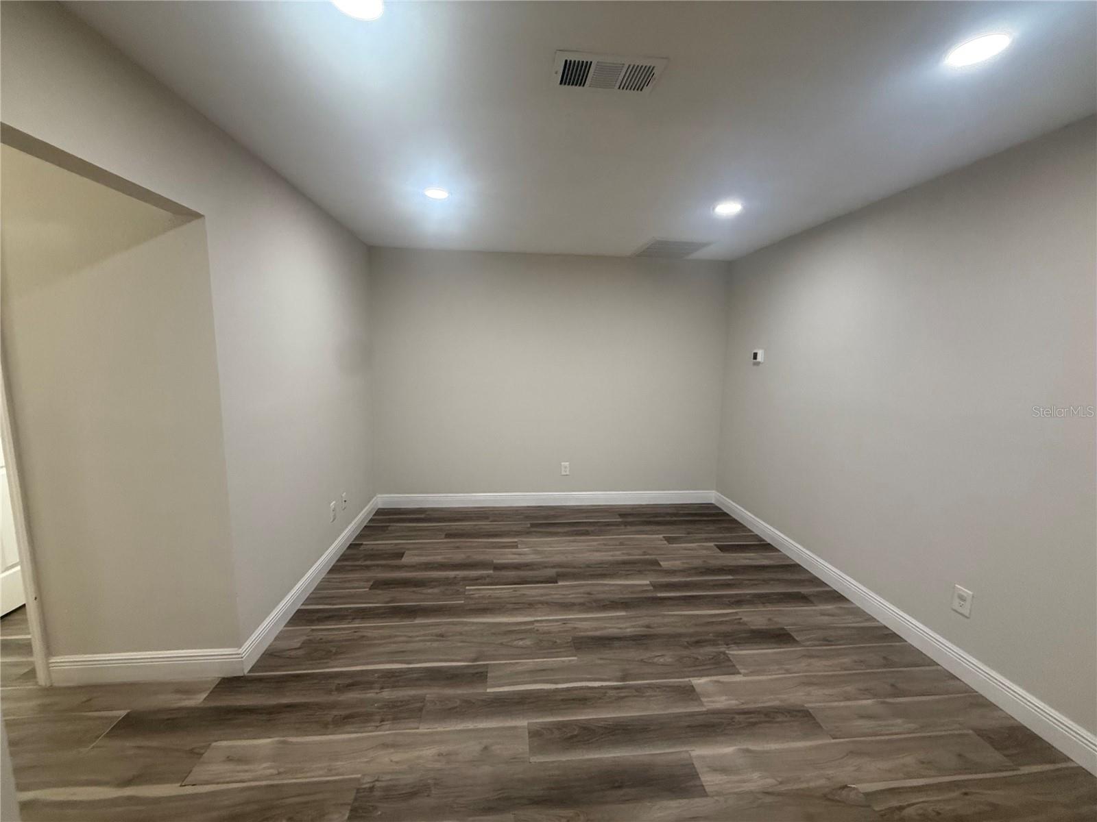 Image 4 of 16 For 1244 London Avenue 1244