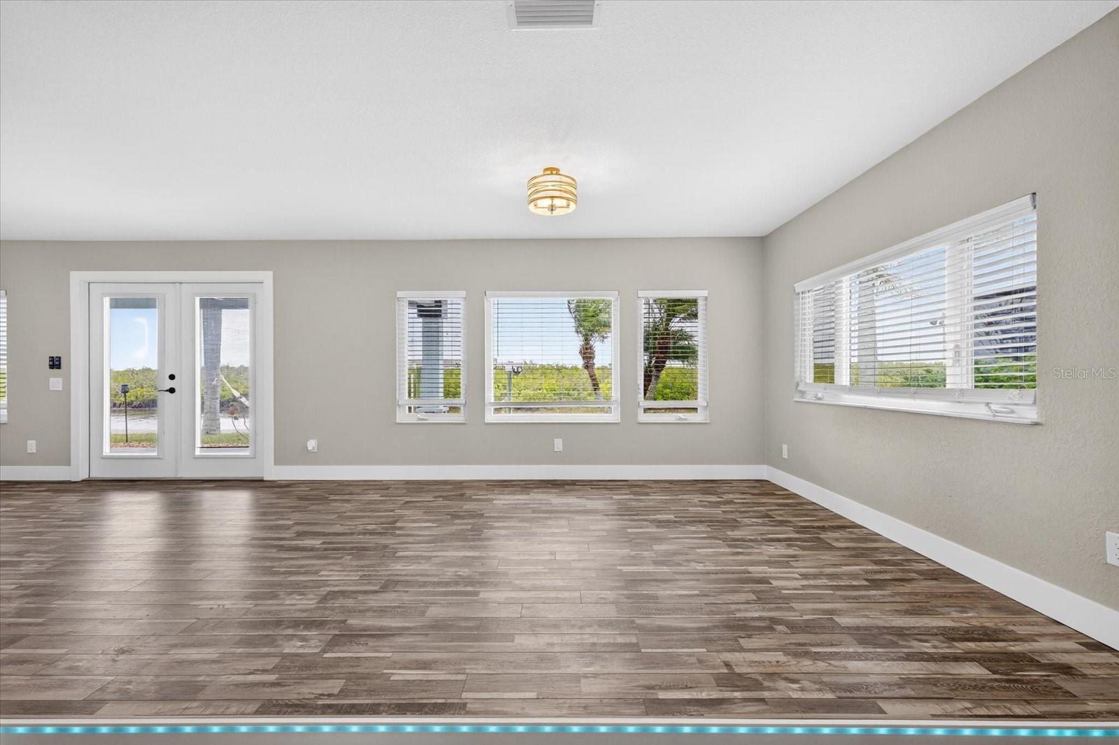 Image 33 of 96 For 4111 Marine Parkway