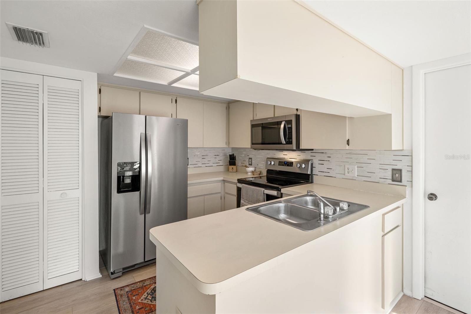 Image 15 of 64 For 6665 Water Oak Court