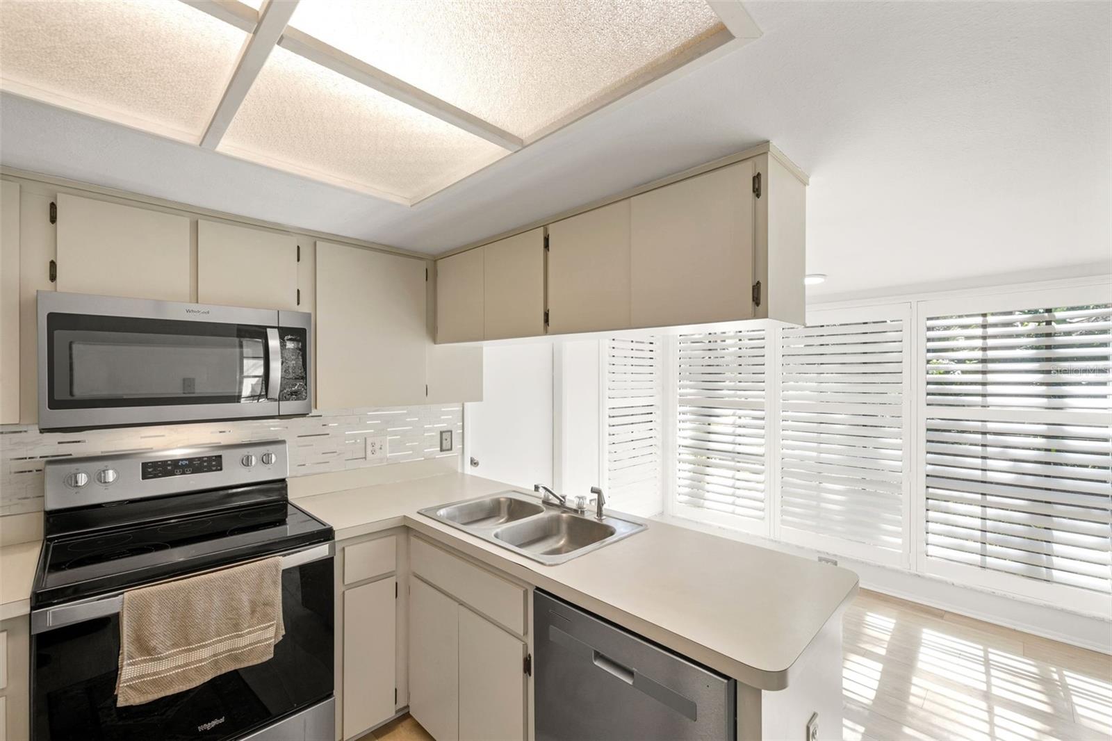 Image 17 of 64 For 6665 Water Oak Court