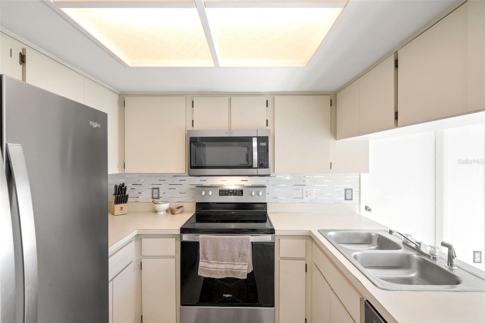 Image 18 of 64 For 6665 Water Oak Court