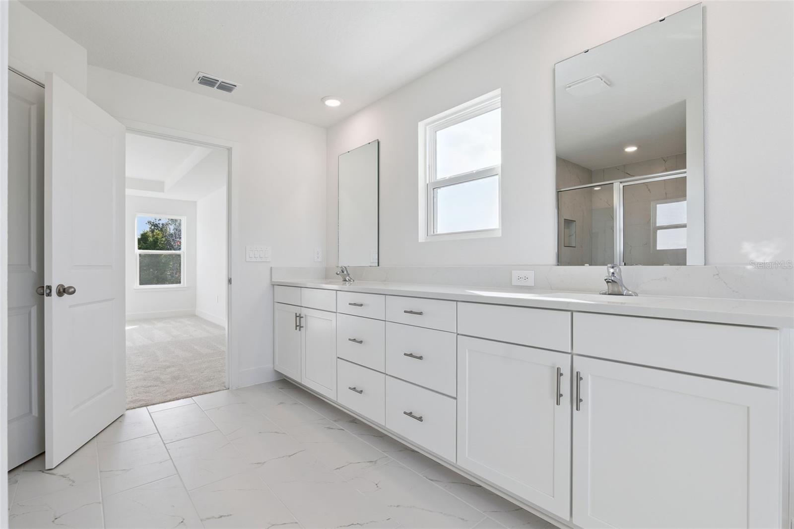 Image 13 of 22 For 655 Emerald Grove Drive